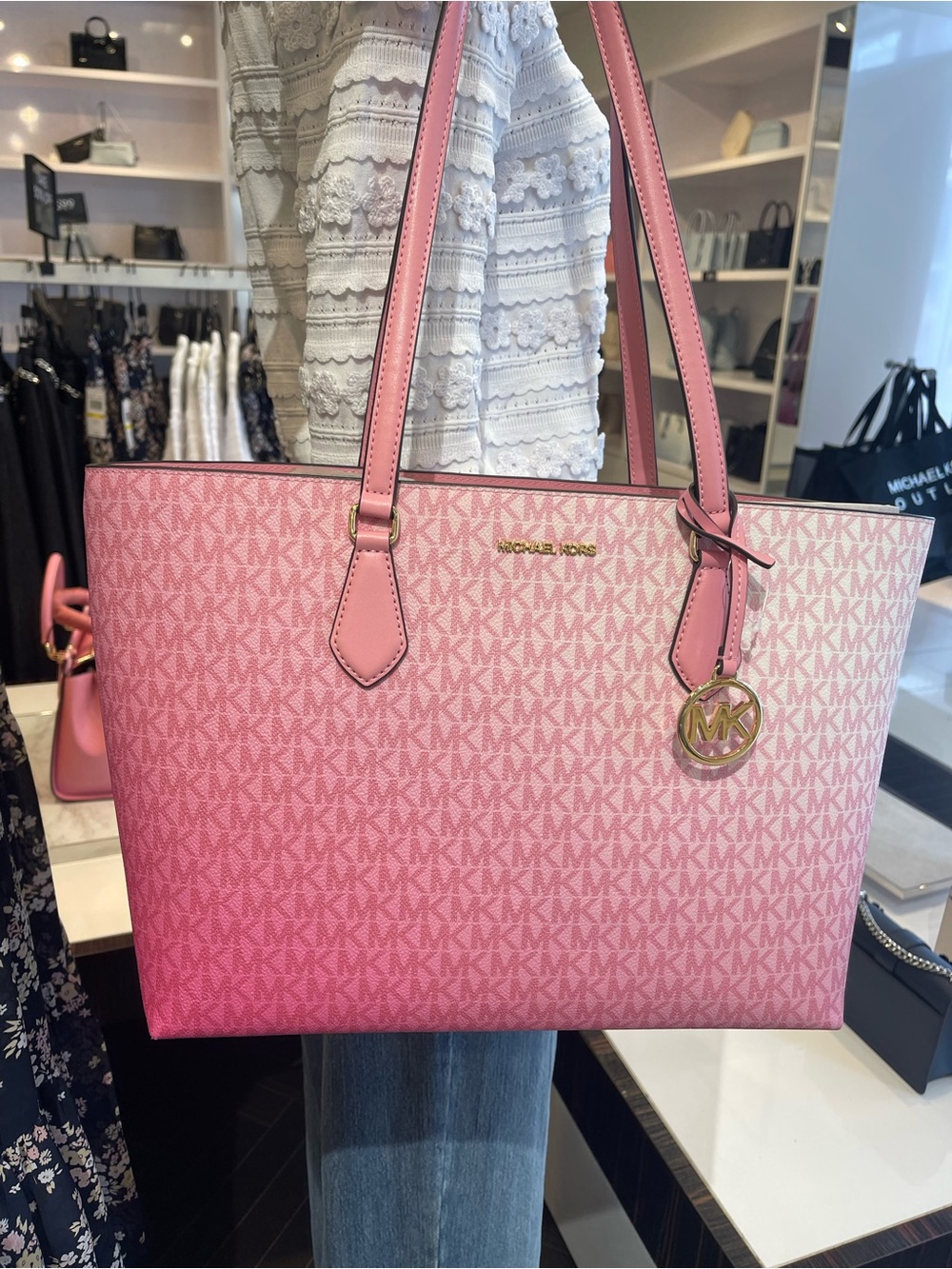 MICHAEL MICHAEL KORS SHEILA
CARNATION LG Multifunctional TOTE bag 
Carnation
NWT - Picture 16 of 16